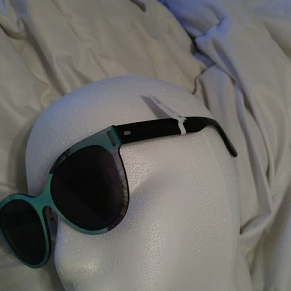 NEW!!! Women's...Mc Q Alexander McQueen sunglasses - Picture 5 of 7